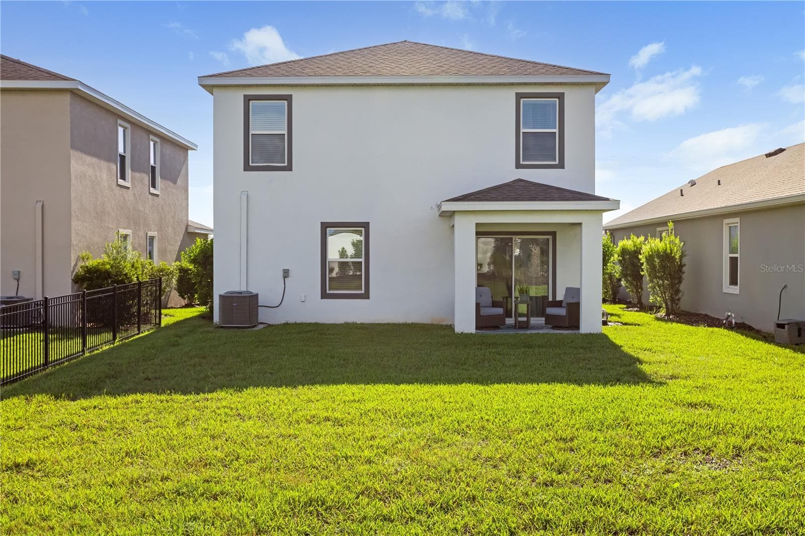 Single Family Residence at 3343 HILLTOP CIR, LAKEWOOD RANCH, photo 13 of 92