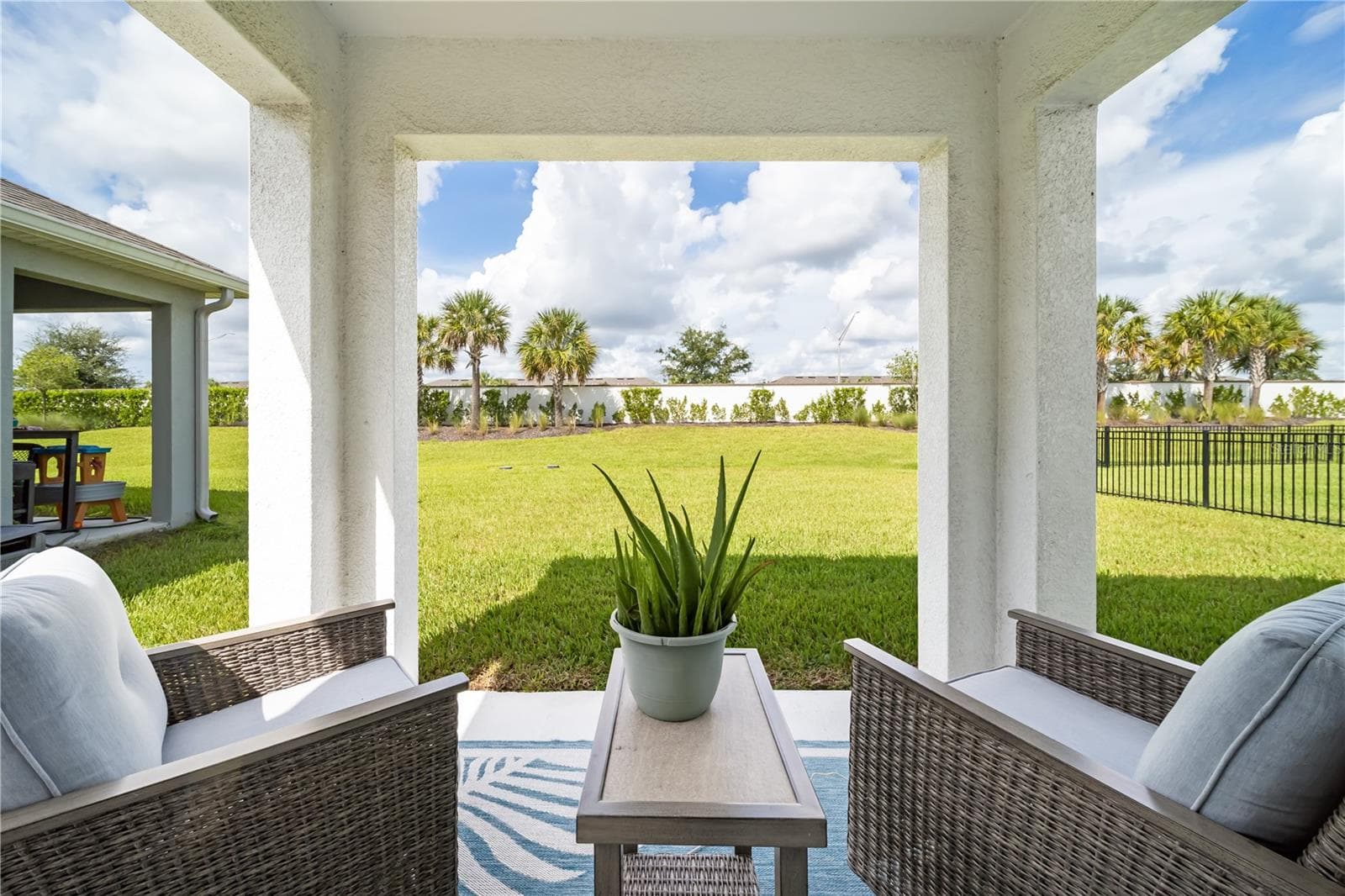 Single Family Residence at 3343 HILLTOP CIR, LAKEWOOD RANCH, photo 15 of 92
