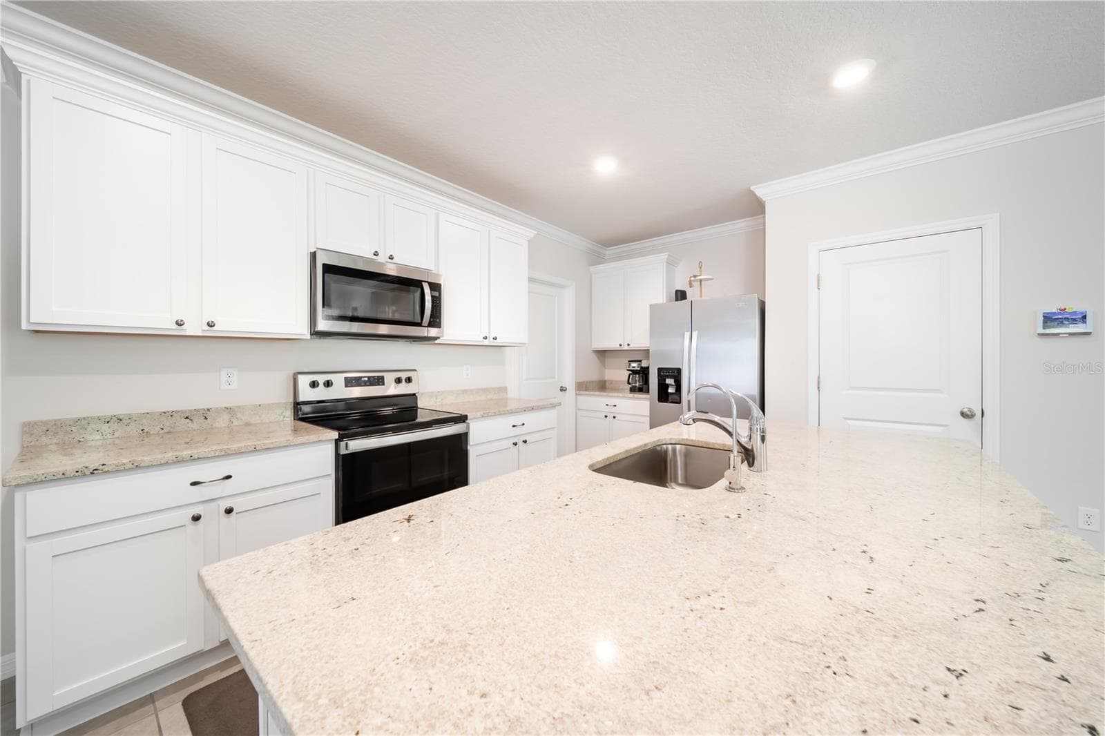 Single Family Residence at 3343 HILLTOP CIR, LAKEWOOD RANCH, photo 26 of 92
