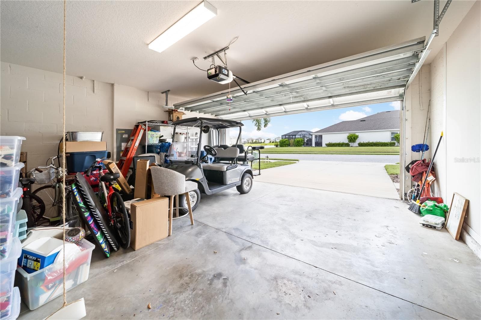 Single Family Residence at 3343 HILLTOP CIR, LAKEWOOD RANCH, photo 53 of 92