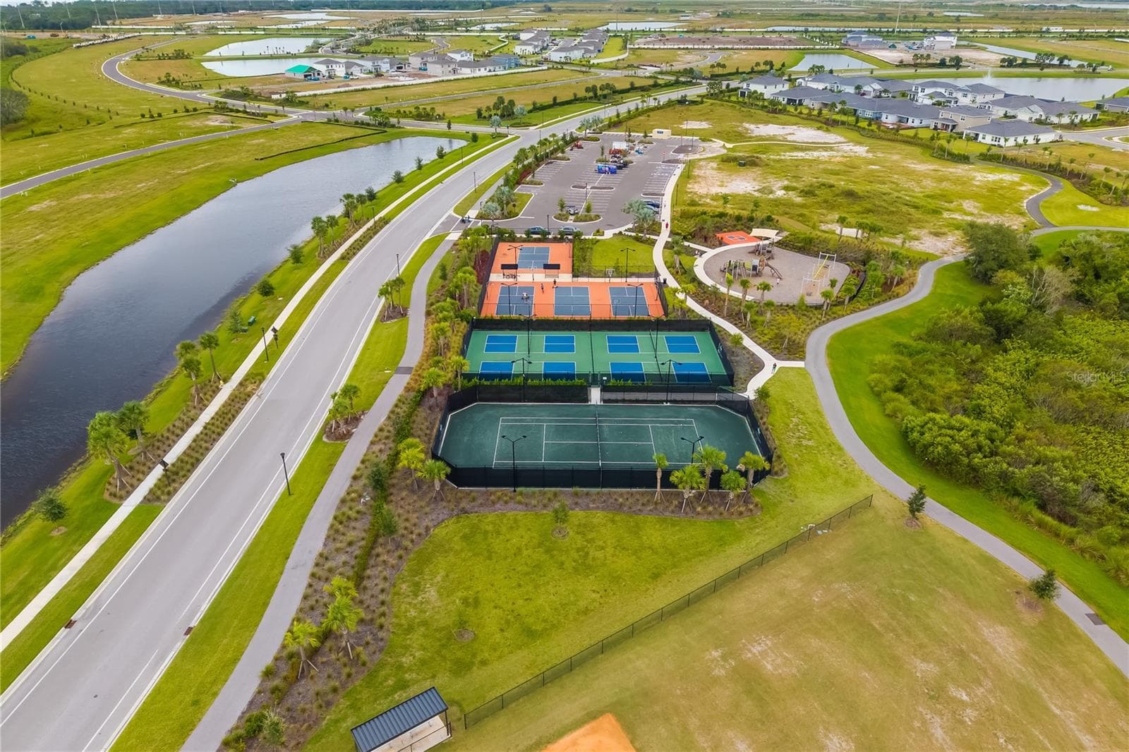 Single Family Residence at 3343 HILLTOP CIR, LAKEWOOD RANCH, photo 63 of 92