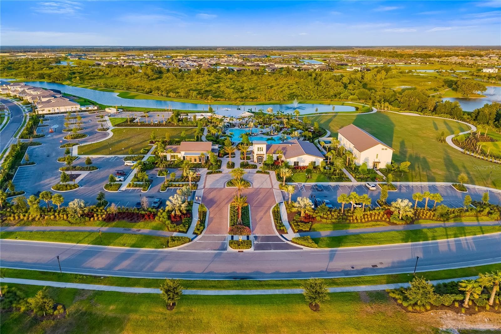 Single Family Residence at 3343 HILLTOP CIR, LAKEWOOD RANCH, photo 70 of 92
