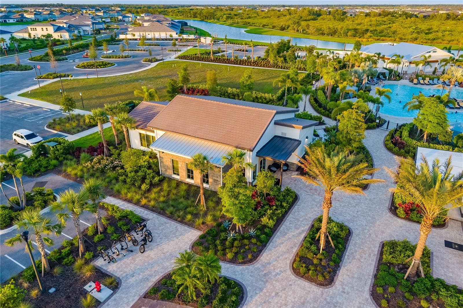 Single Family Residence at 3343 HILLTOP CIR, LAKEWOOD RANCH, photo 89 of 92