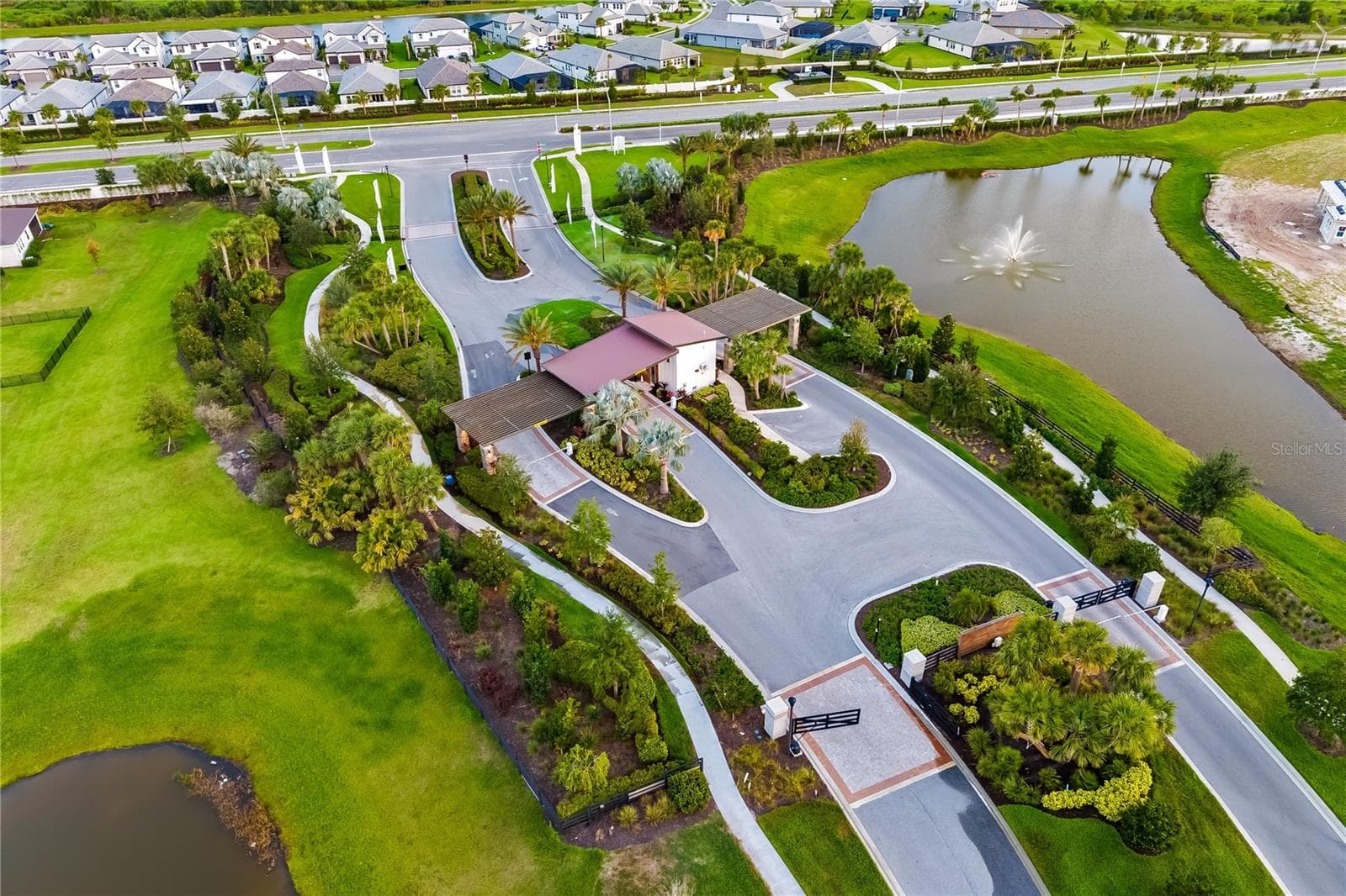 Single Family Residence at 3343 HILLTOP CIR, LAKEWOOD RANCH, photo 91 of 92
