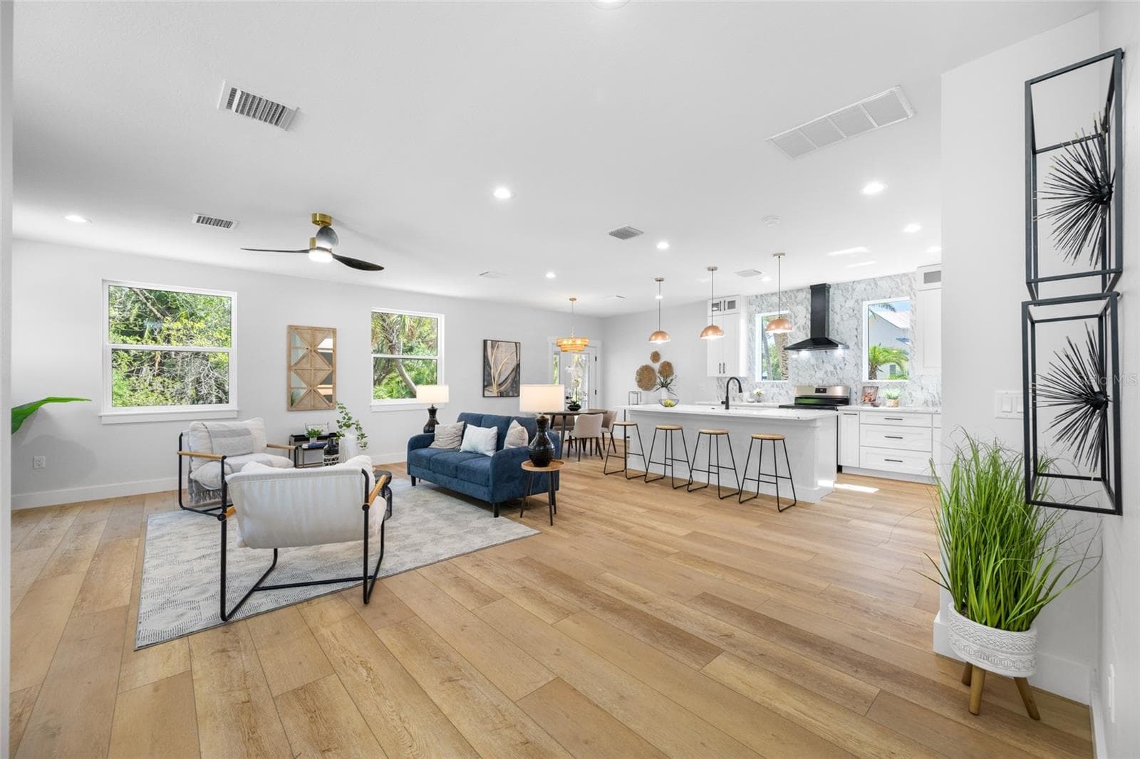 Single Family Residence at 1004 W HENRY AVE, TAMPA, photo 10 of 54