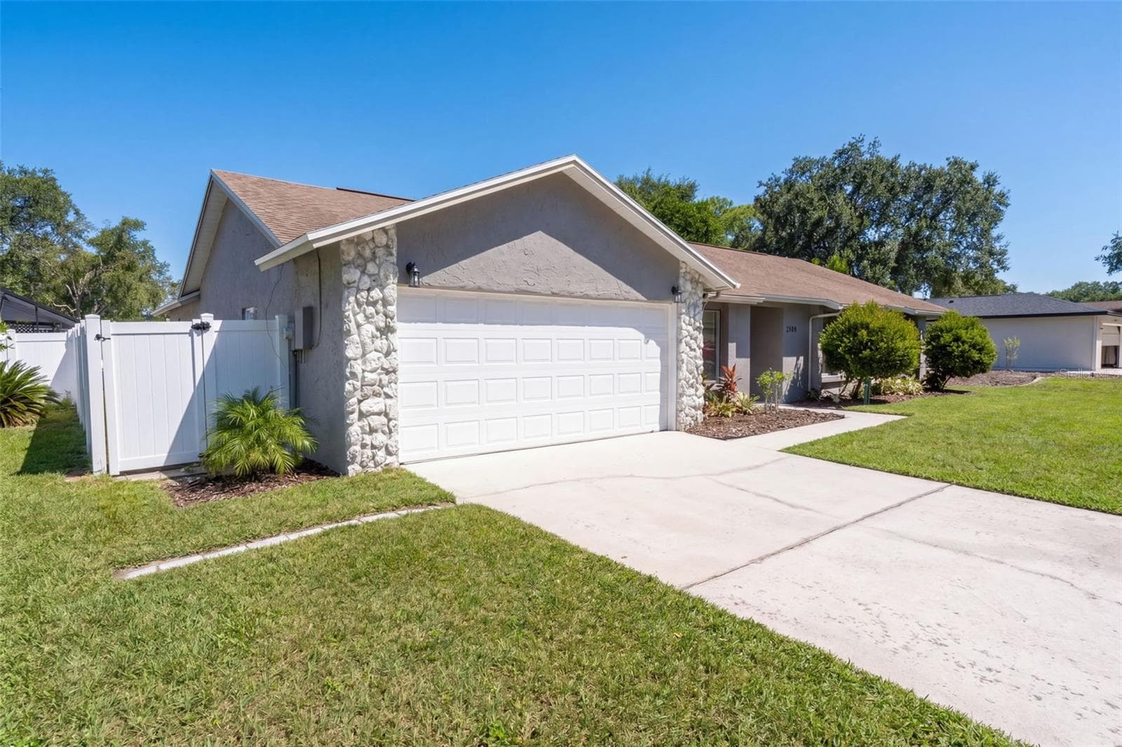 Left Front - 2911 AUTUMNWOOD TRL, APOPKA