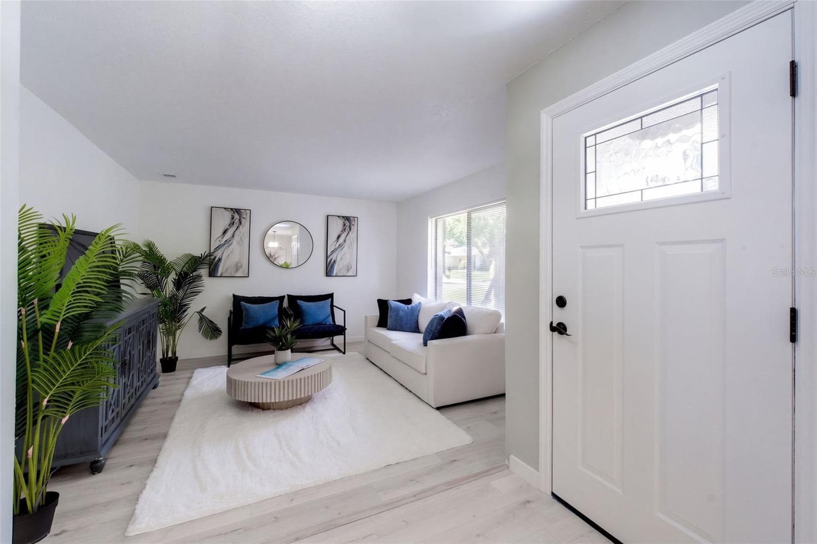 Entrance/Family Room - 2911 AUTUMNWOOD TRL, APOPKA