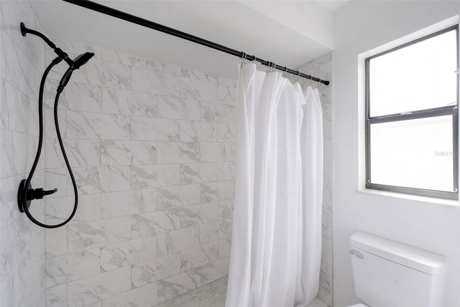 En Suite Shower - 2911 AUTUMNWOOD TRL, APOPKA