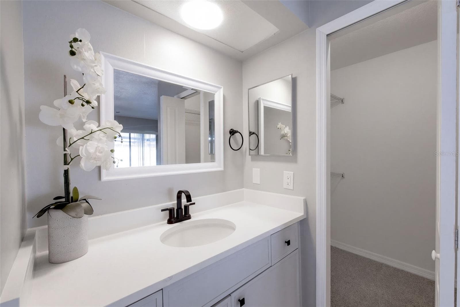 En Suite Bath Sink - 2911 AUTUMNWOOD TRL, APOPKA