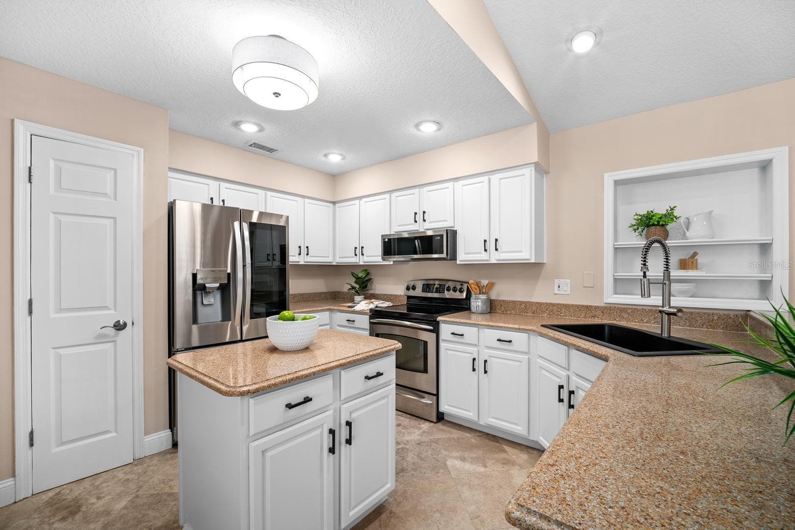 Single Family Residence at 3912 APPLETREE DR, VALRICO, photo 10 of 52
