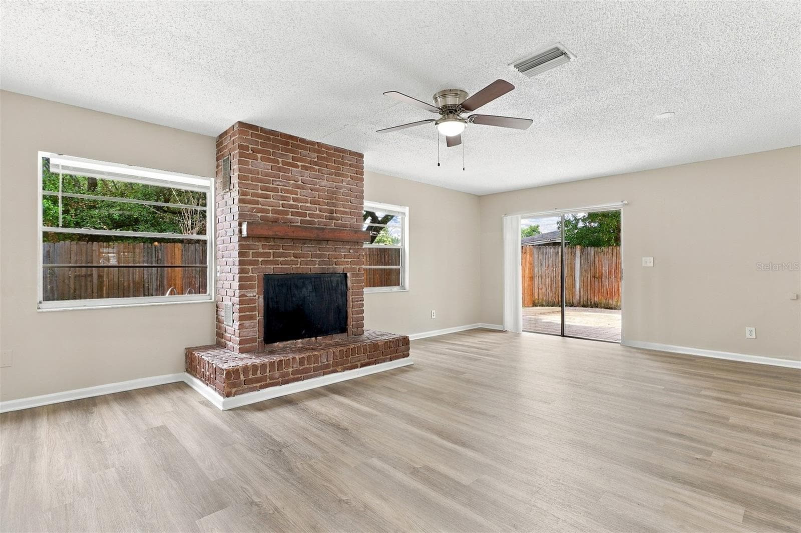 Single Family Residence at 4218 EMPIRE PL, TAMPA, photo 7 of 16