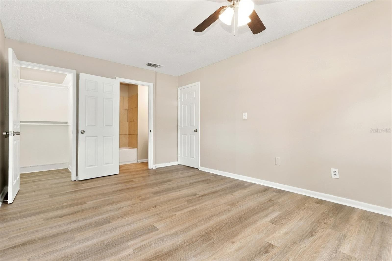 Single Family Residence at 4218 EMPIRE PL, TAMPA, photo 13 of 16