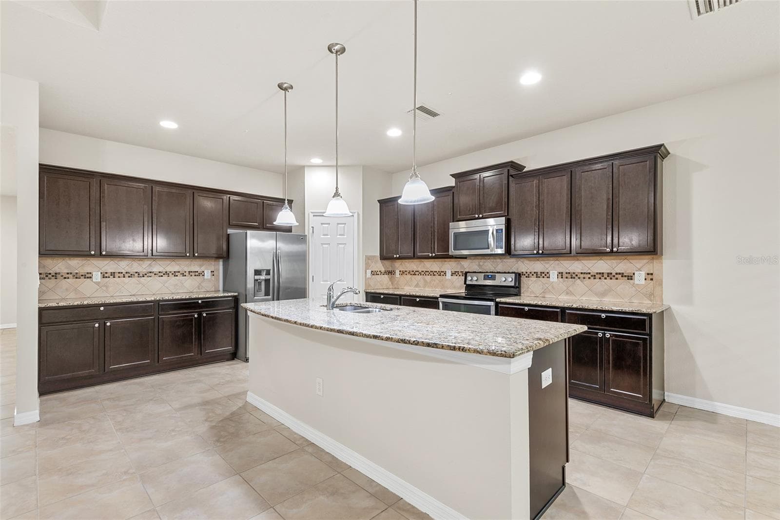 Single Family Residence at 2236 LANDSIDE DR, VALRICO, photo 4 of 22