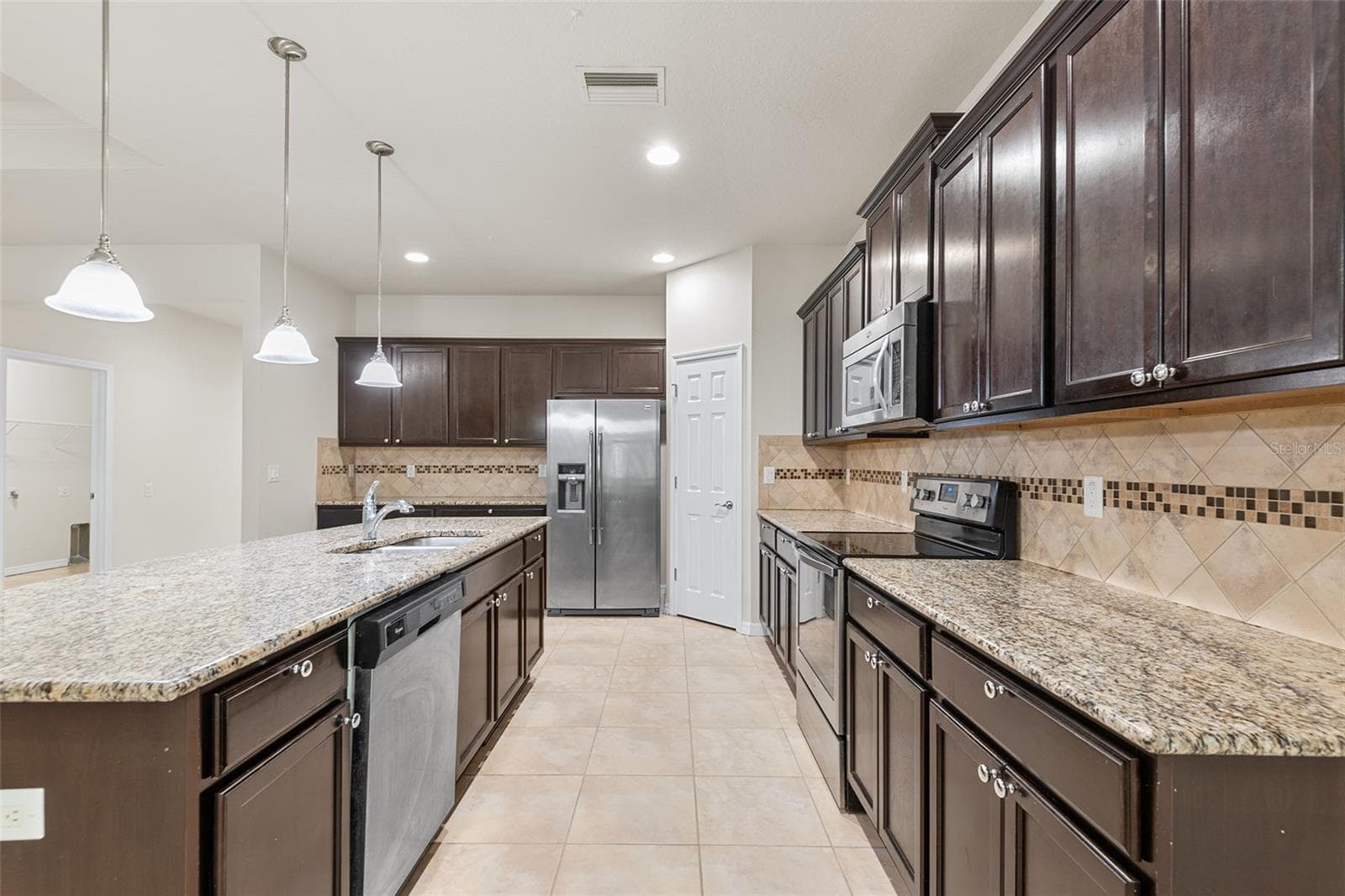 Single Family Residence at 2236 LANDSIDE DR, VALRICO, photo 5 of 22
