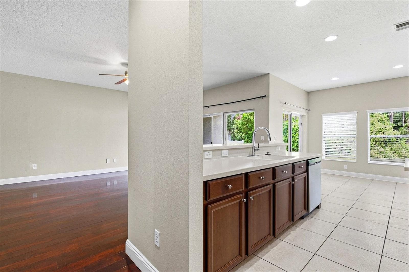 Single Family Residence at 11123 OYSTER BAY CIR, NEW PORT RICHEY, photo 19 of 49