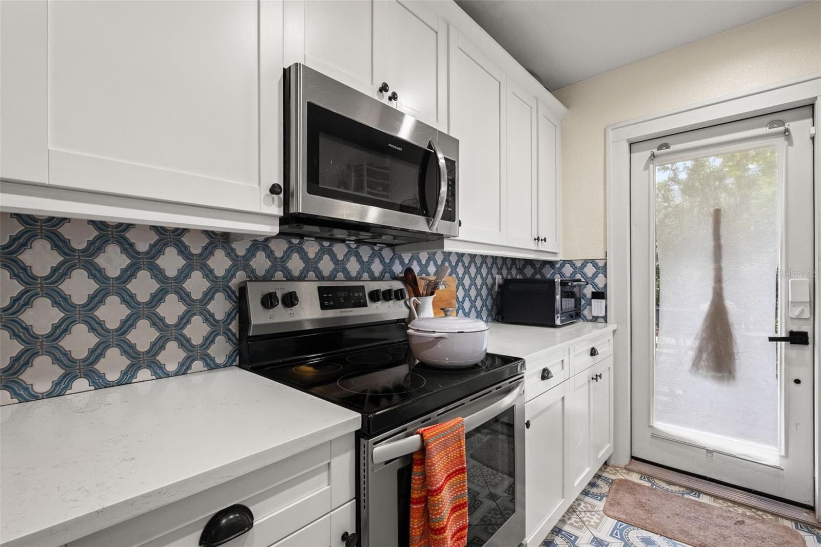 Single Family Residence at 803 E HOLLYWOOD ST, TAMPA, photo 17 of 50
