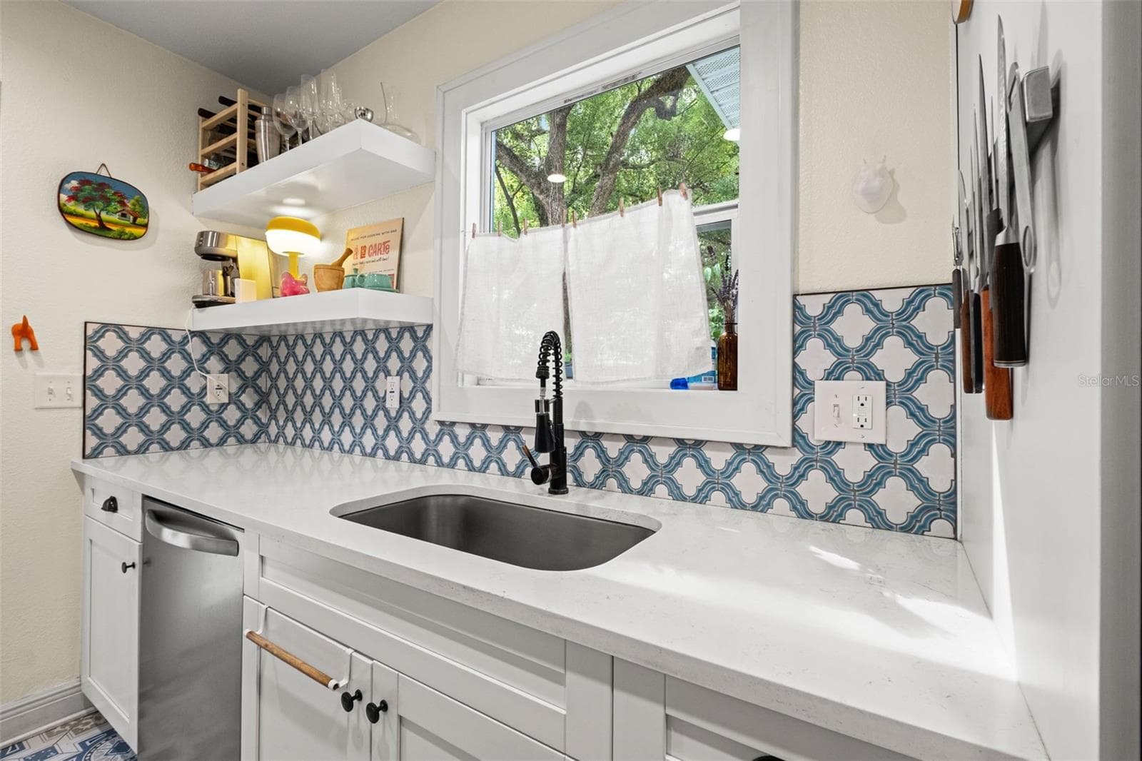 Single Family Residence at 803 E HOLLYWOOD ST, TAMPA, photo 18 of 50