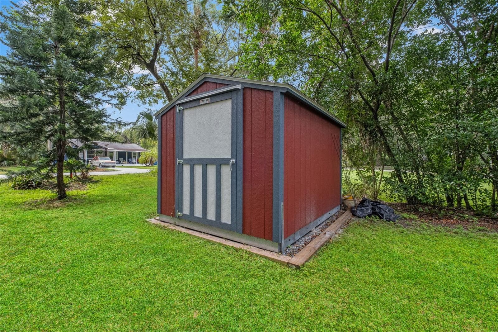 Single Family Residence at 803 E HOLLYWOOD ST, TAMPA, photo 39 of 50