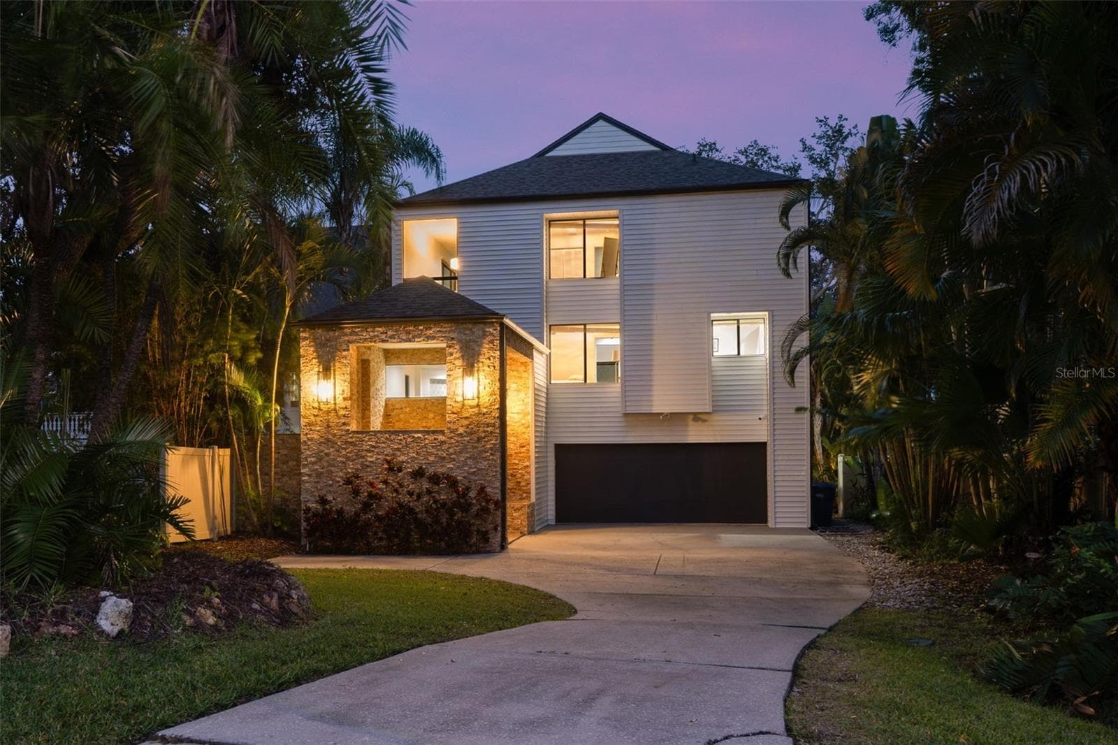 Single Family Residence at 4035 N RIVER VIEW AVE, TAMPA, photo 3 of 81