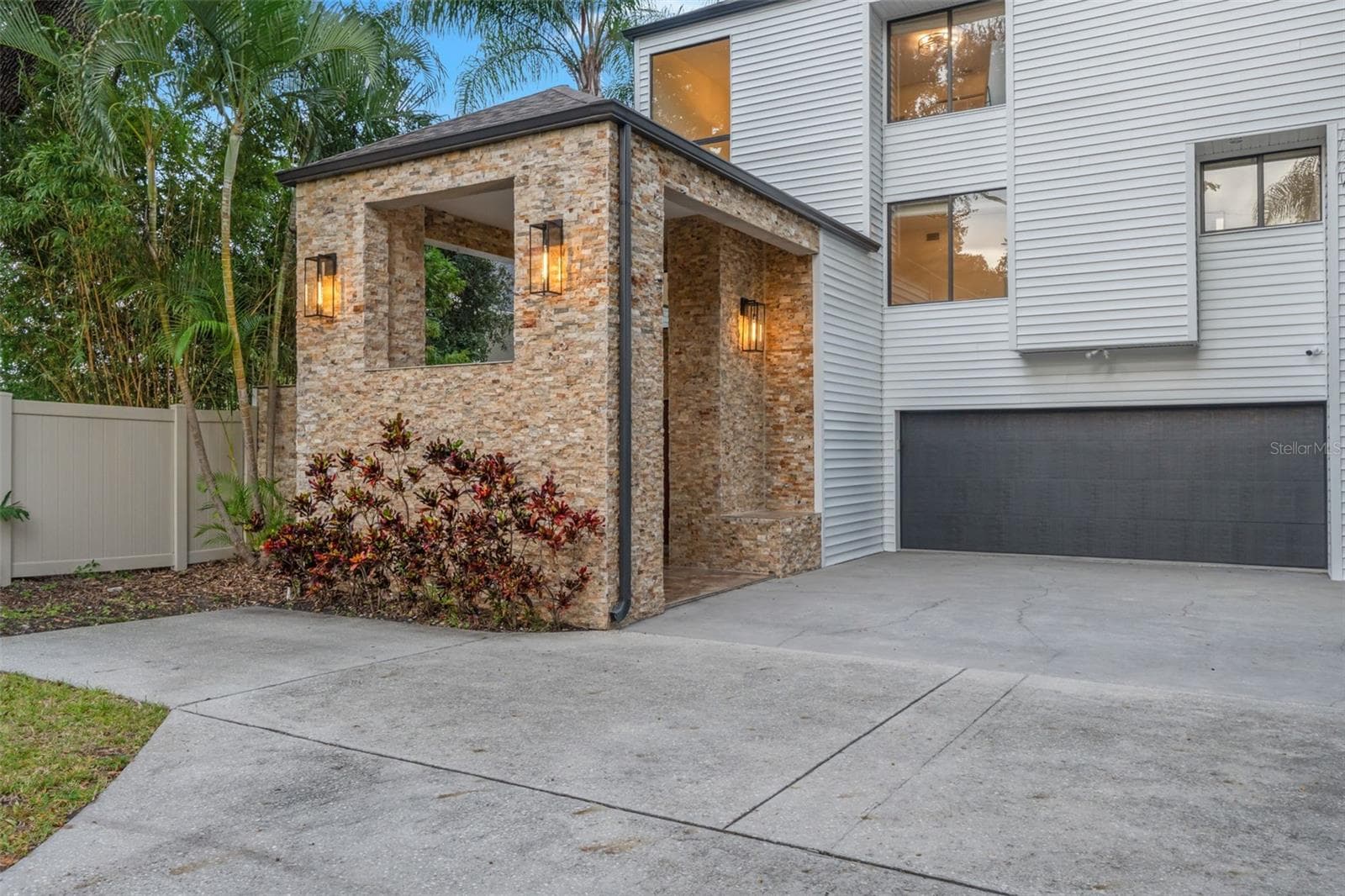 Single Family Residence at 4035 N RIVER VIEW AVE, TAMPA, photo 4 of 81