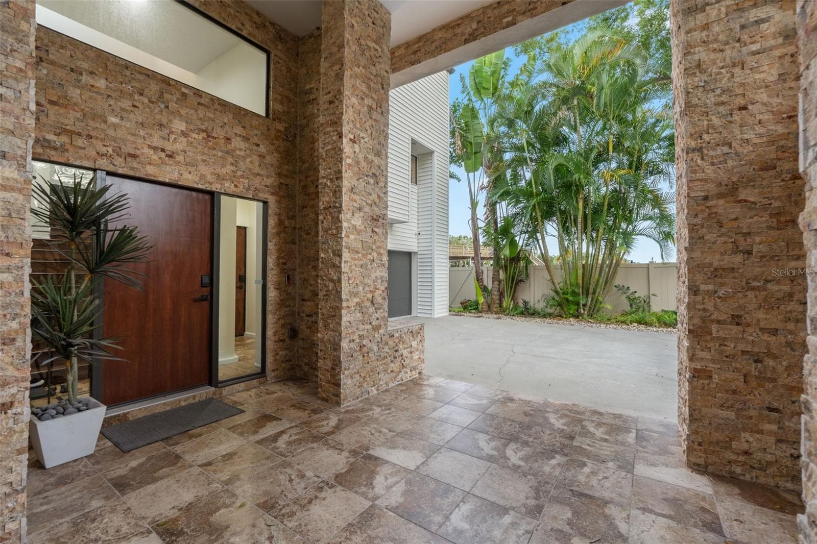 Single Family Residence at 4035 N RIVER VIEW AVE, TAMPA, photo 5 of 81