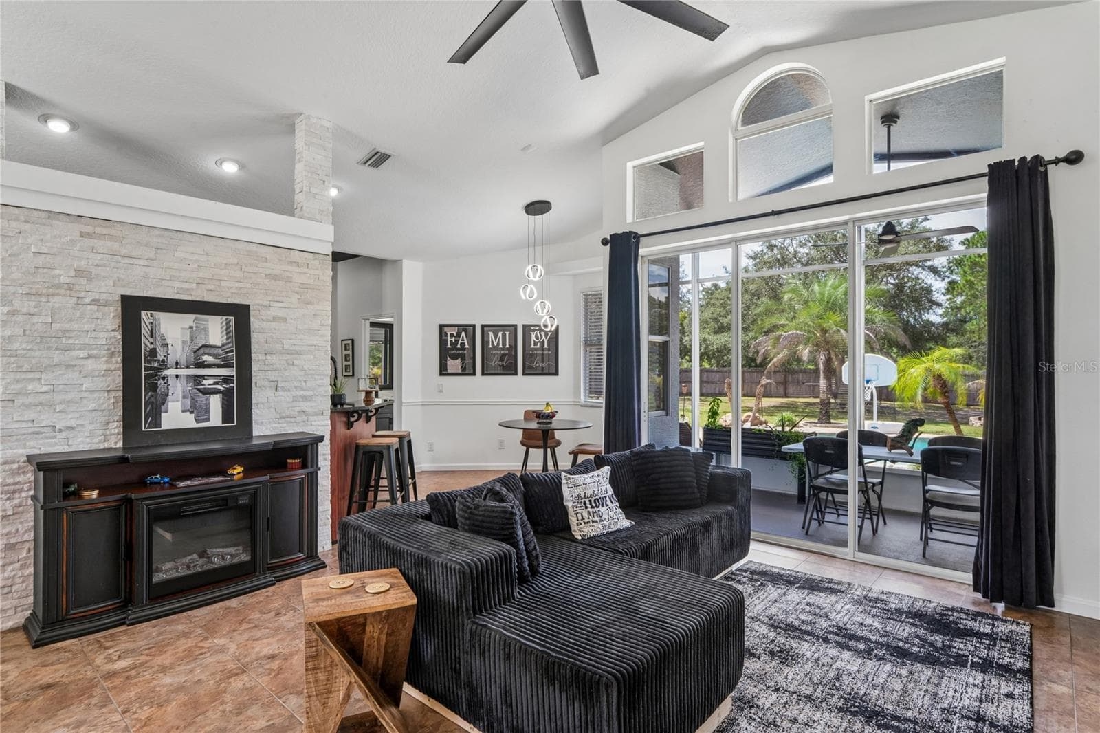 Living Room/Great Room - 11309 LAPWING RD, WEEKI WACHEE