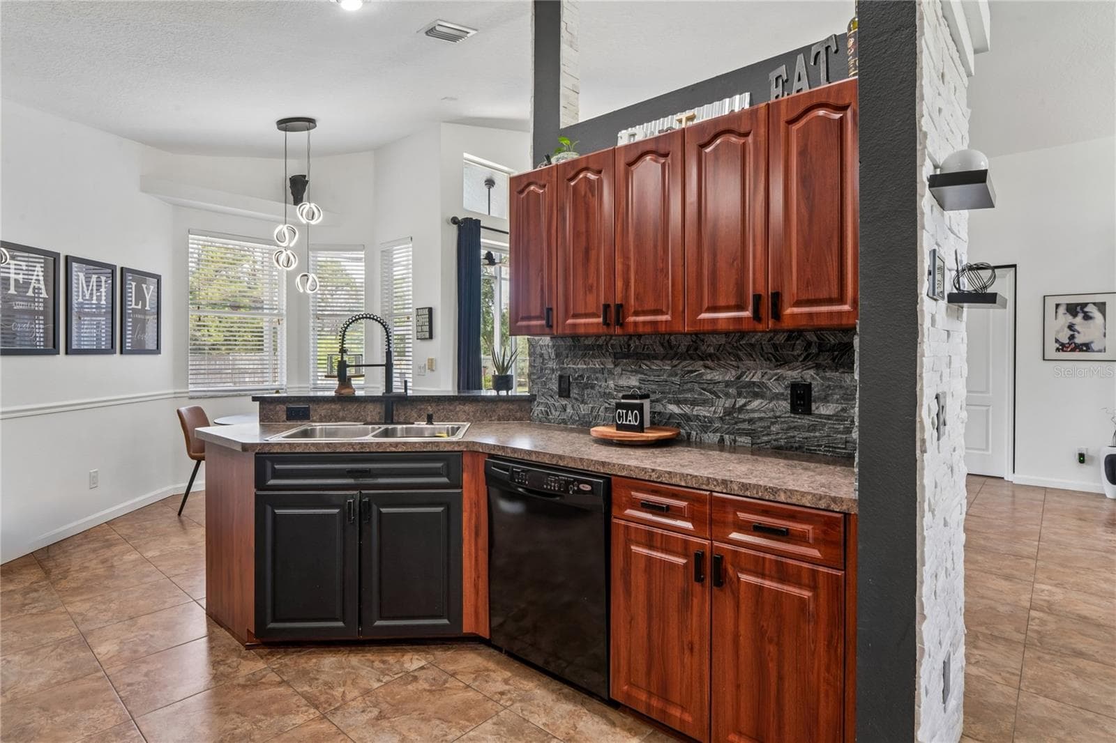 Kitchen - 11309 LAPWING RD, WEEKI WACHEE