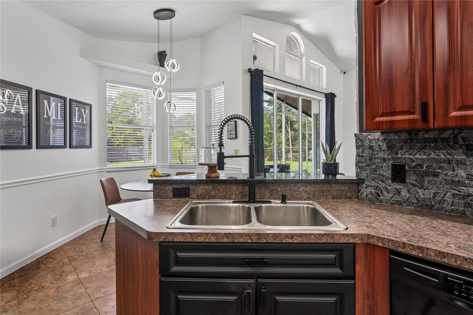 Kitchen - 11309 LAPWING RD, WEEKI WACHEE