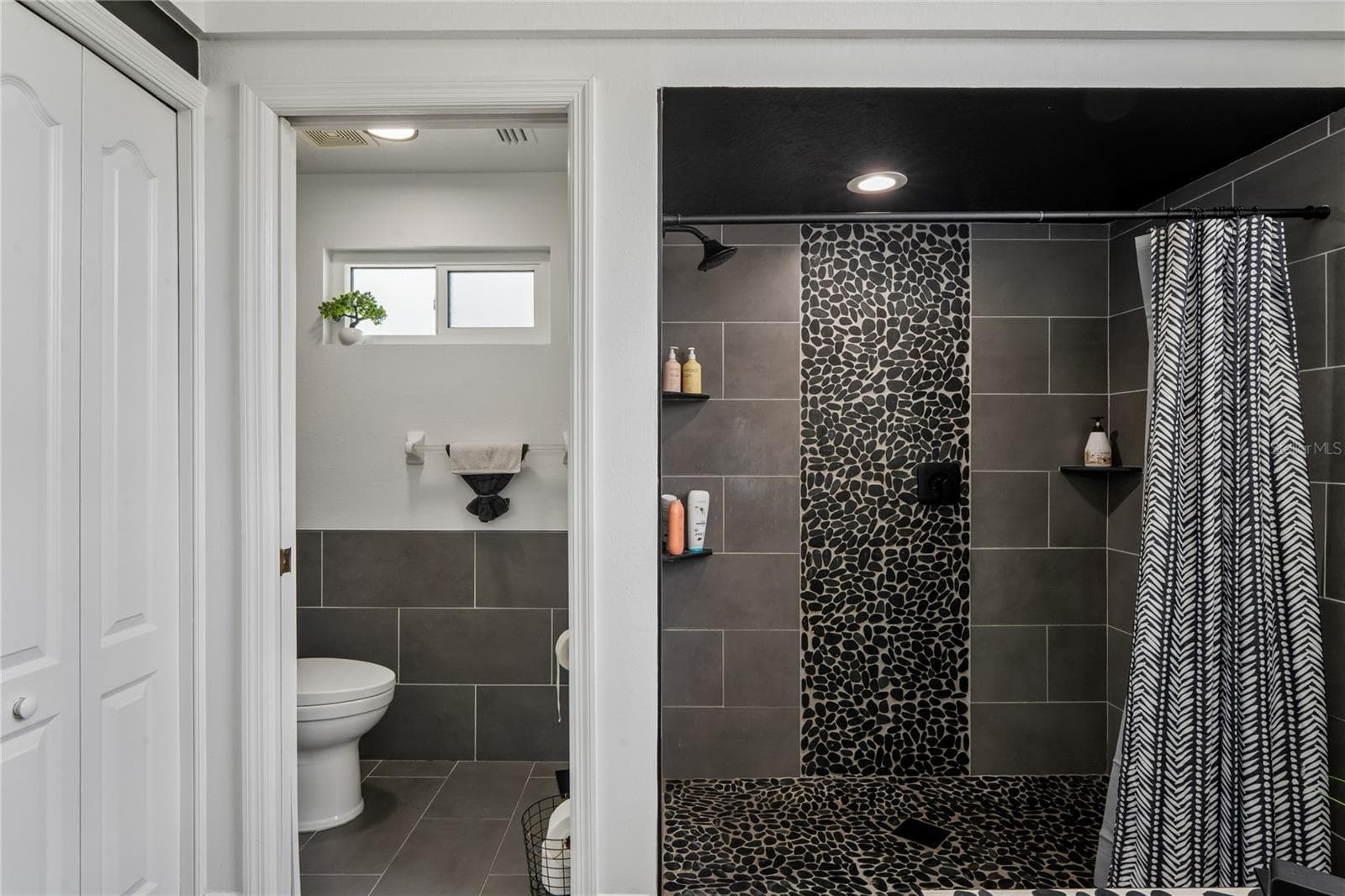Primary Bathroom - 11309 LAPWING RD, WEEKI WACHEE