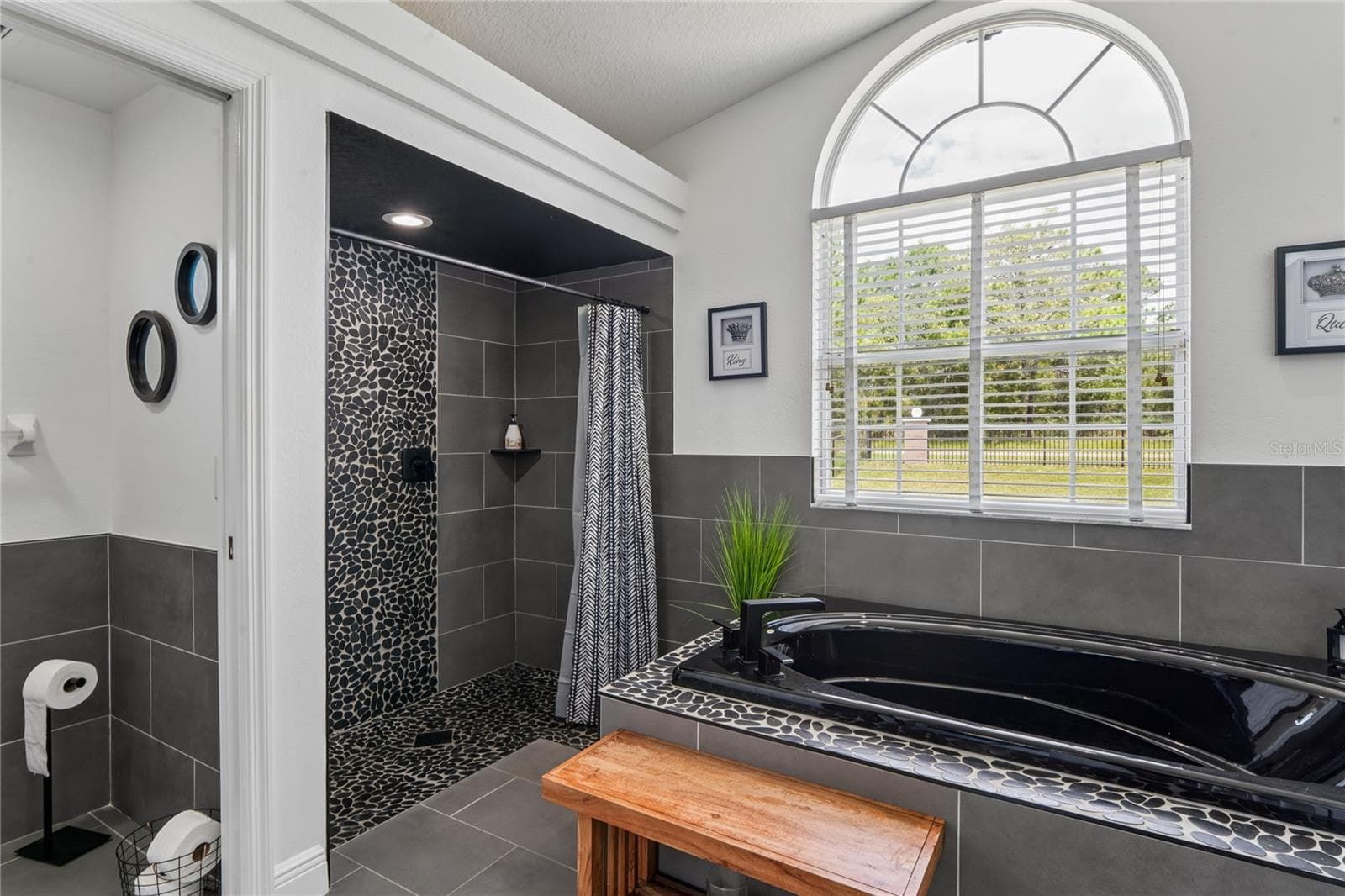 Primary Bathroom - 11309 LAPWING RD, WEEKI WACHEE