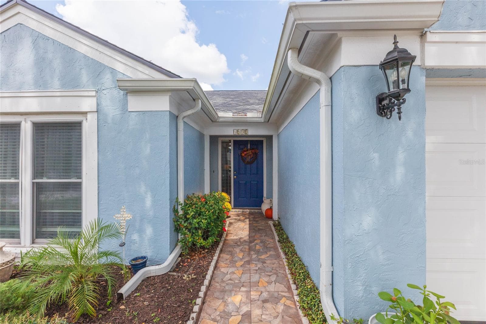 Single Family Residence at 4932 CYPRESS TRACE DR, TAMPA, photo 2 of 40