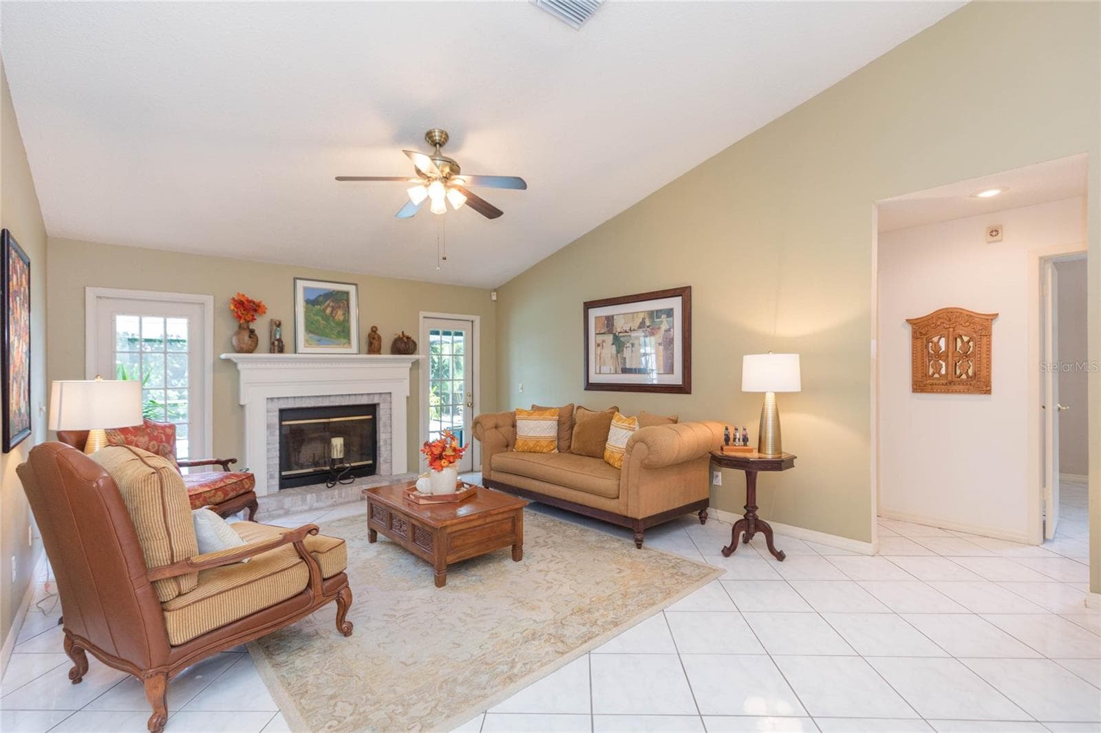 Great Room w/wood burning fireplace - 4932 CYPRESS TRACE DR, TAMPA