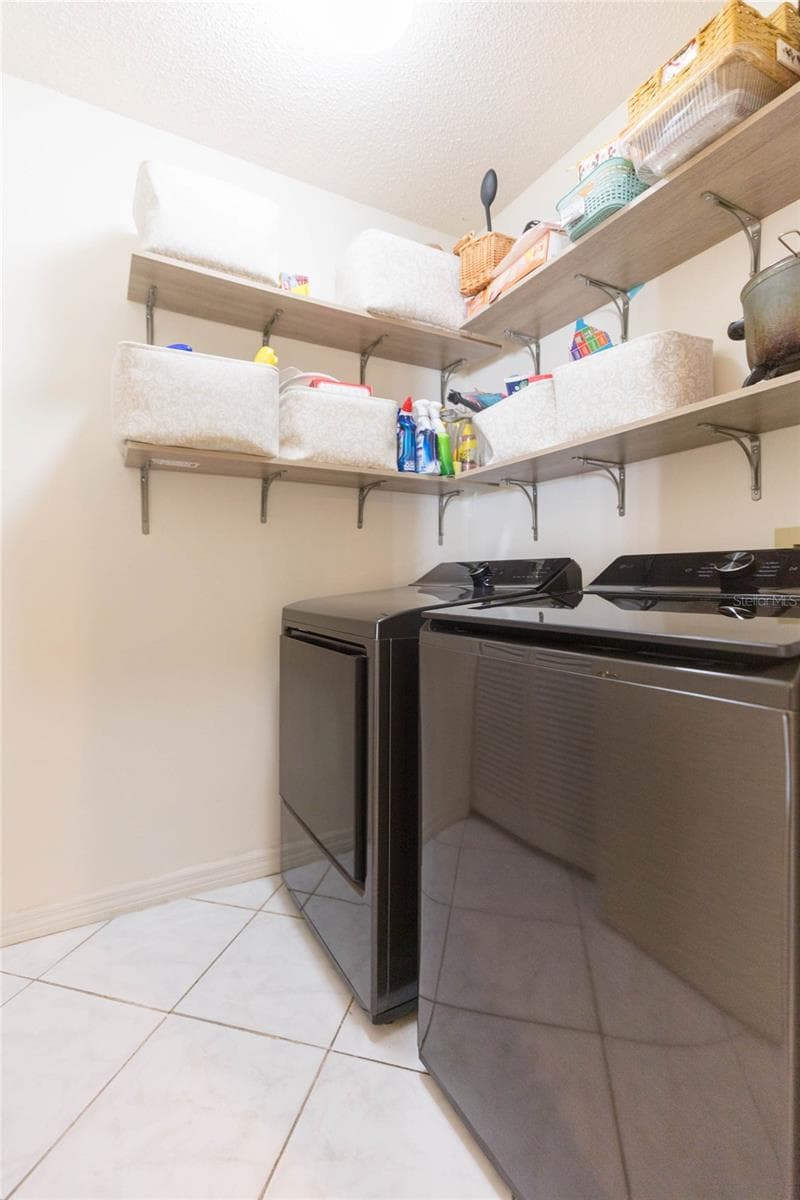 Indoor Laundry w/new washer/dryer - 4932 CYPRESS TRACE DR, TAMPA