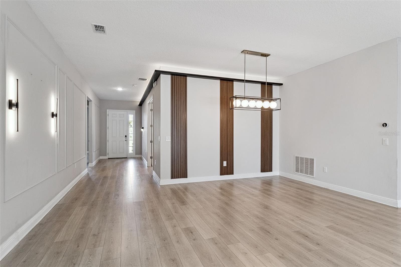 Spacious dining area with an open layout and modern finishes. - 19058 PLANETREE ST, ORLANDO