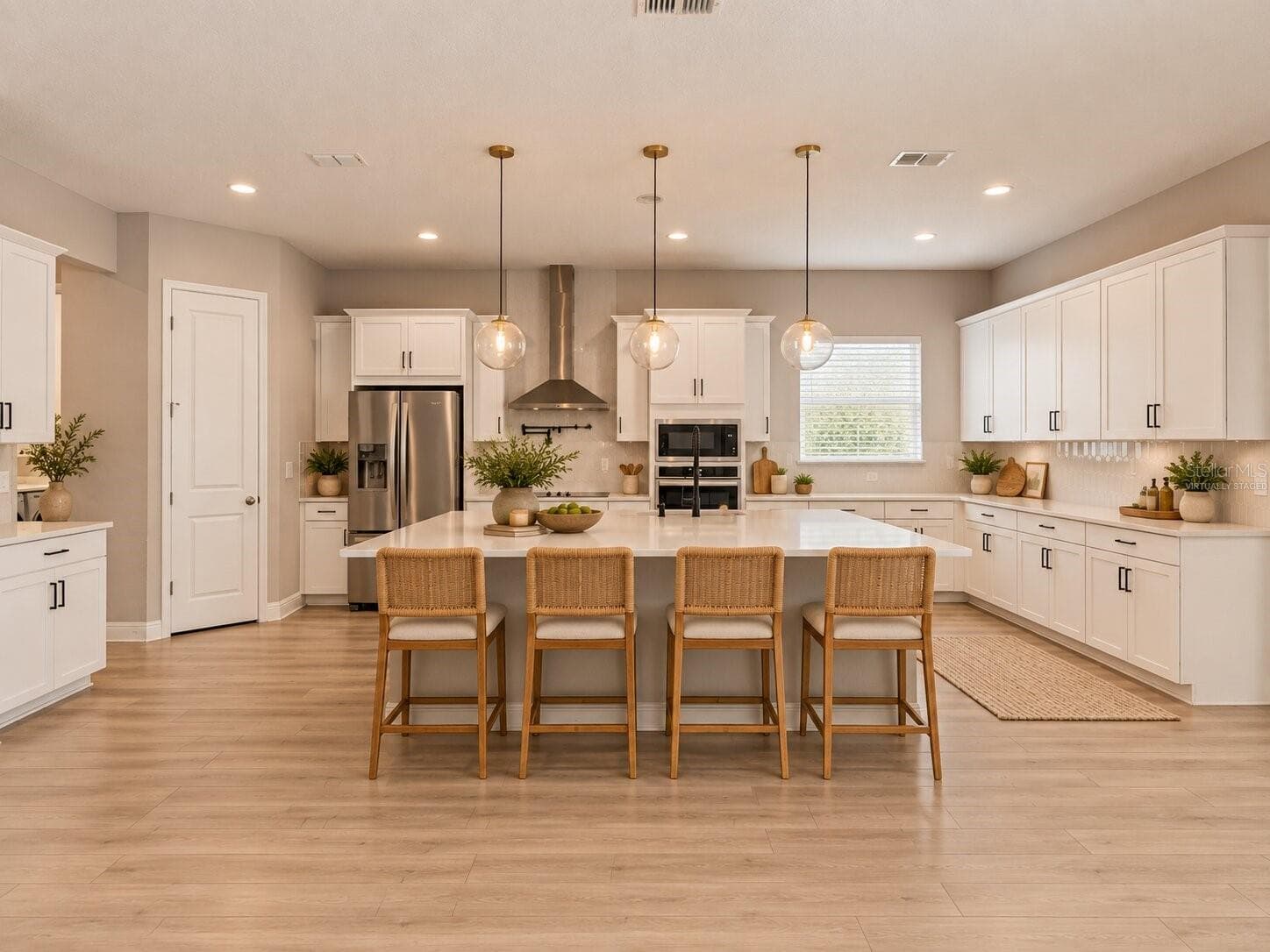 Virtually Staged! Spacious kitchen and dining area designed for entertaining. - 19058 PLANETREE ST, ORLANDO