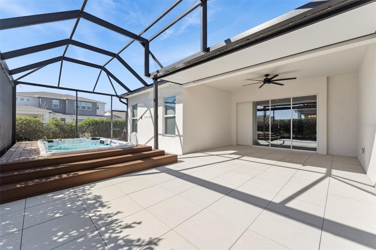 Expansive screened lanai offering plenty of outdoor living space. - 19058 PLANETREE ST, ORLANDO