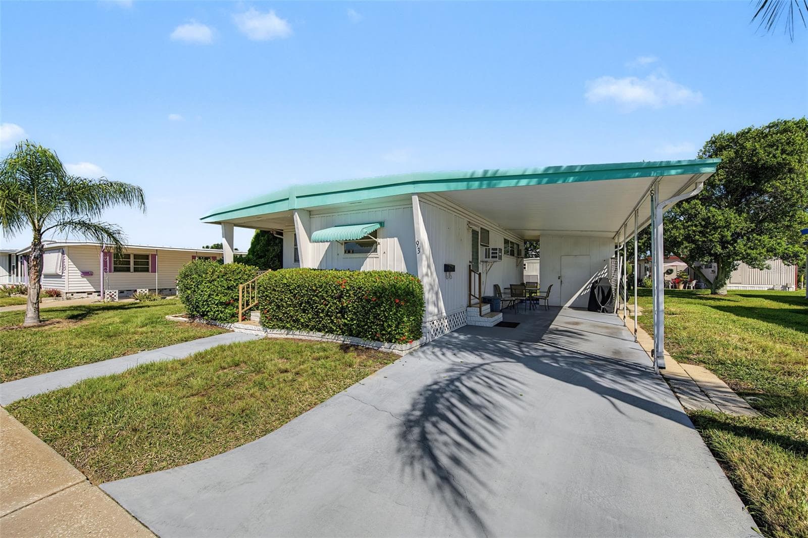 can easily fit two cars - 93 RACHEL DR, TARPON SPRINGS
