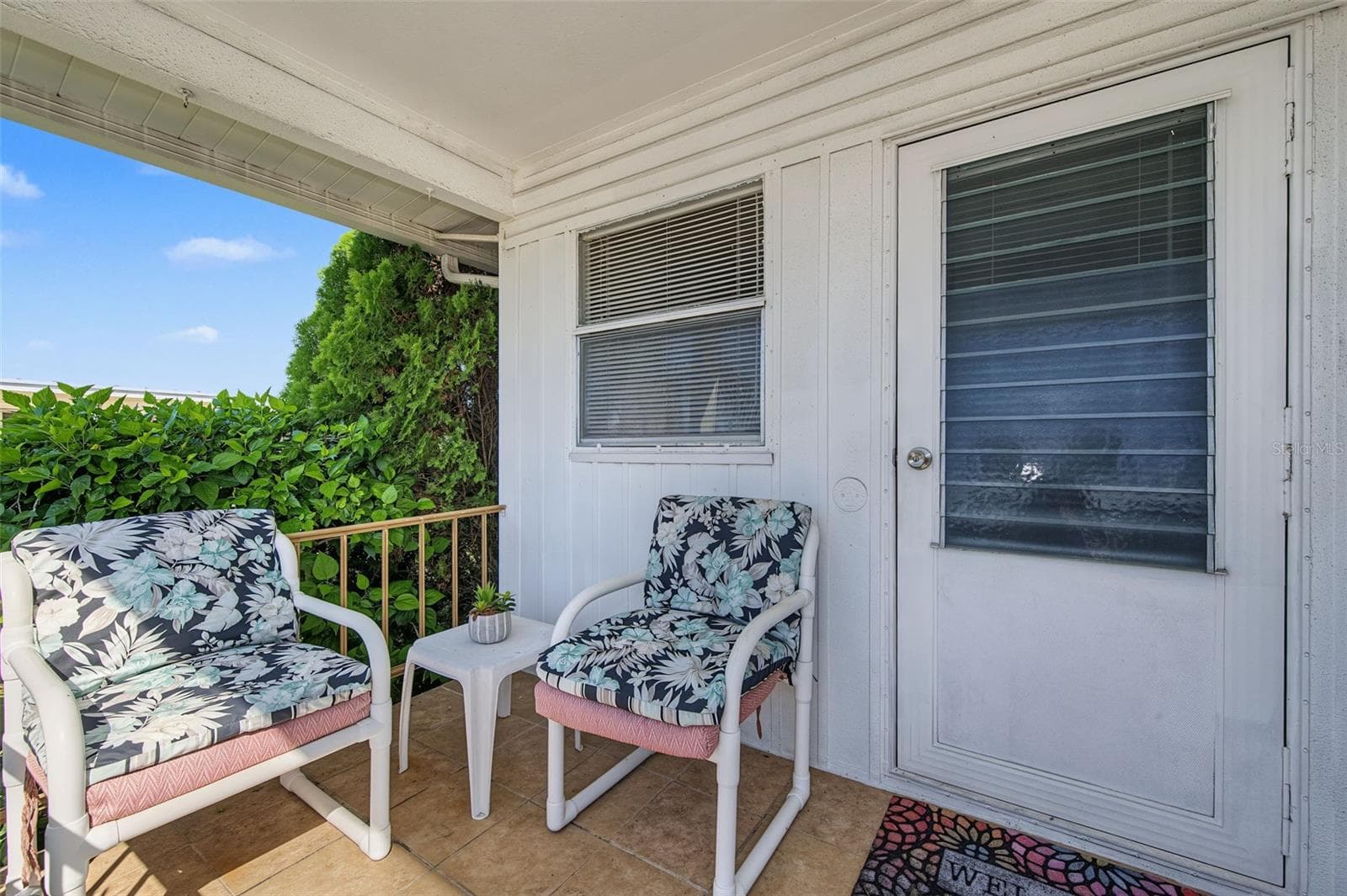 front covered porch - 93 RACHEL DR, TARPON SPRINGS
