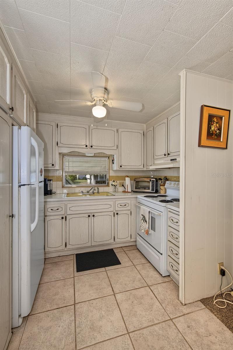 Mobile Home at 93 RACHEL DR, TARPON SPRINGS, photo 6 of 69