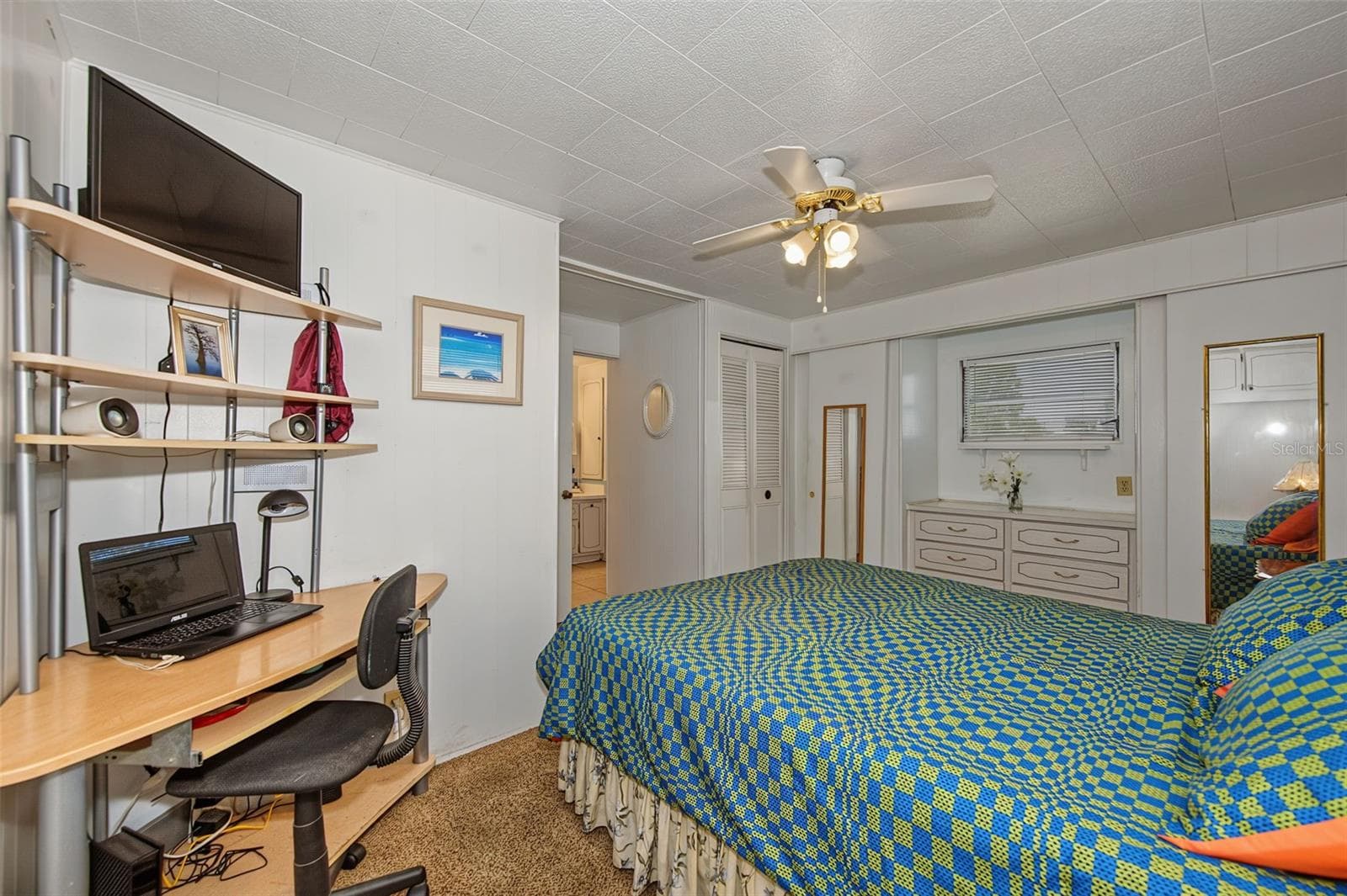 Primary bedroom with built in dresser and ensuite bath - 93 RACHEL DR, TARPON SPRINGS