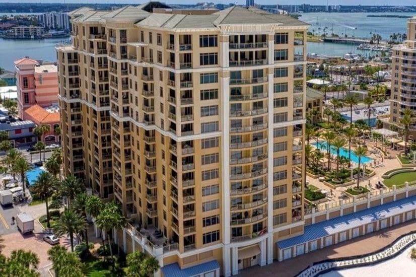 11 BAYMONT ST #608