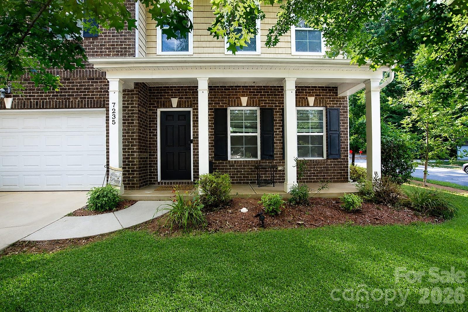 Single Family Residence at 7235 Barefoot Forest Drive, Charlotte, photo 3 of 48