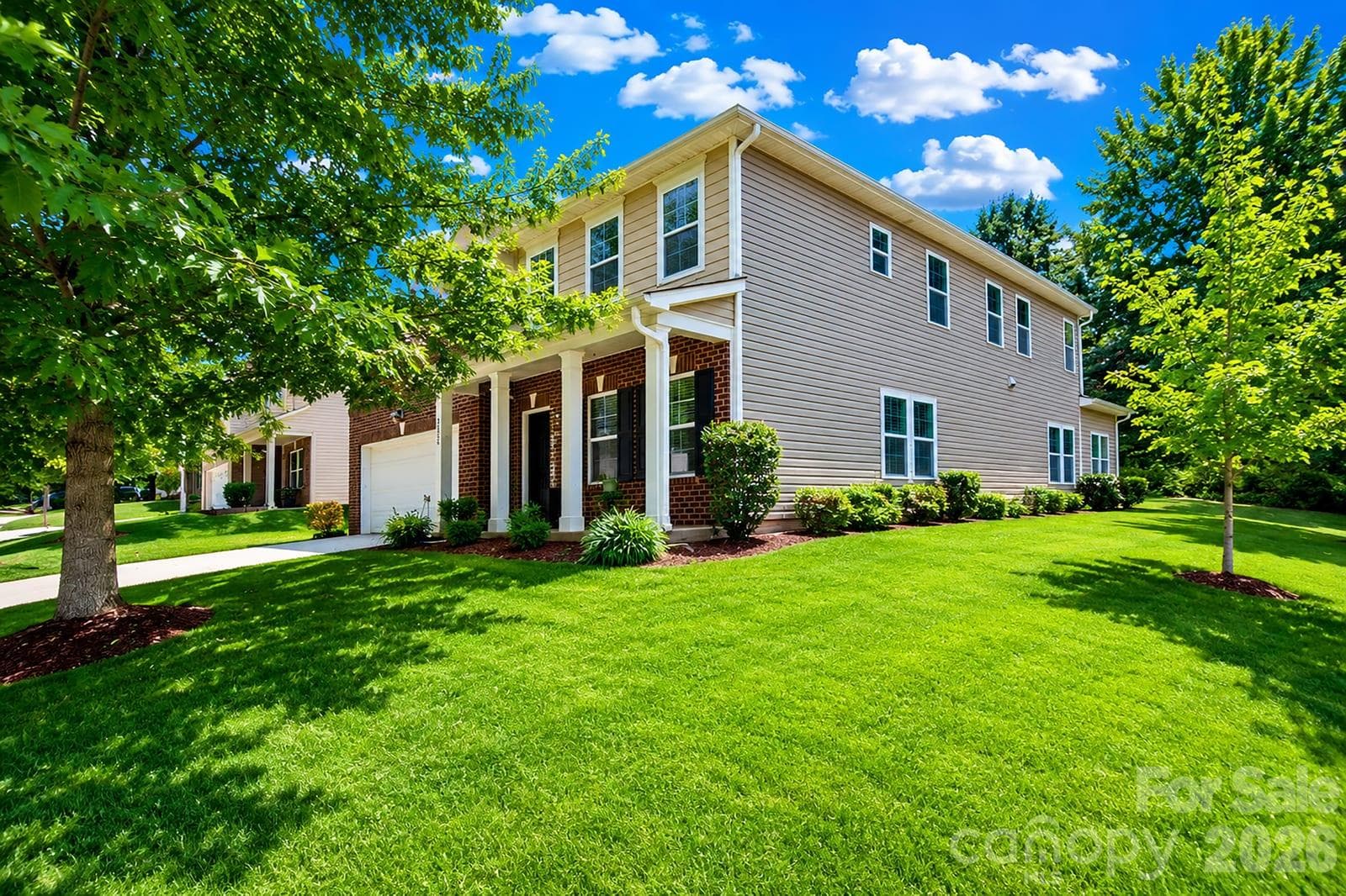 Single Family Residence at 7235 Barefoot Forest Drive, Charlotte, photo 4 of 48