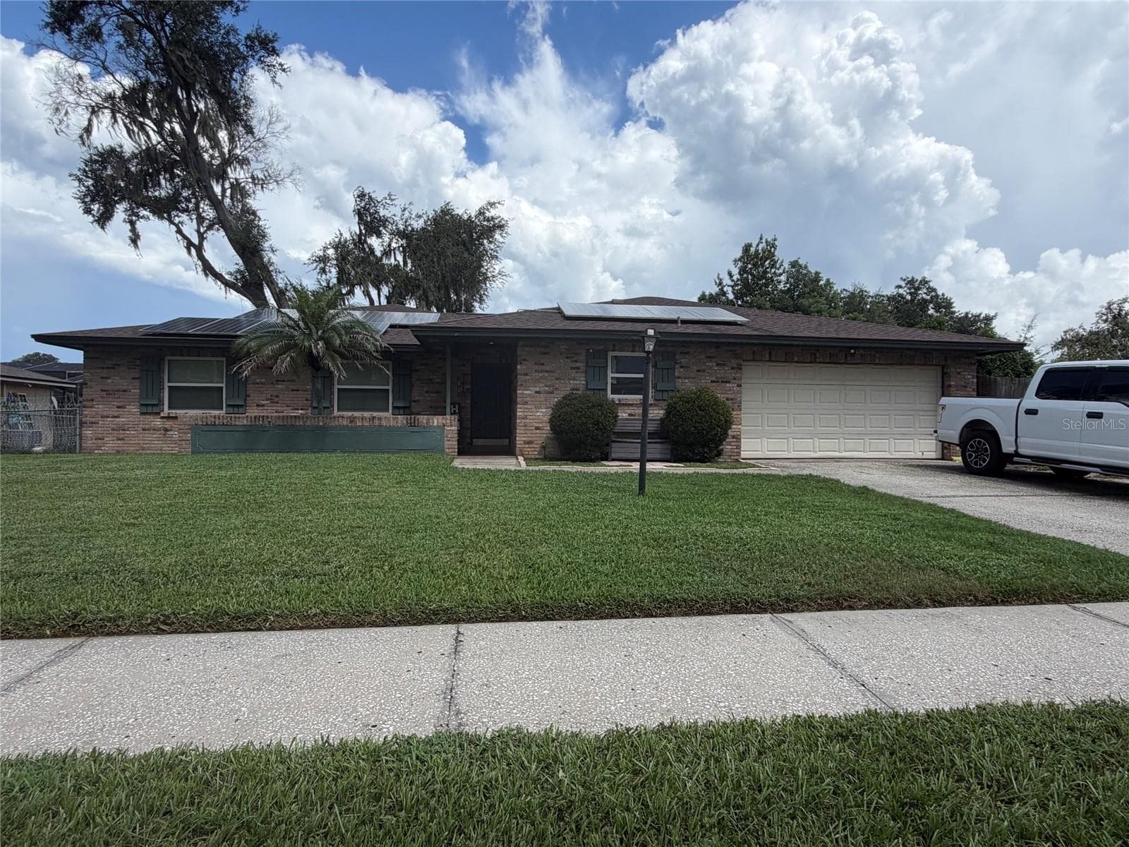 814 SHANGRI LA DR