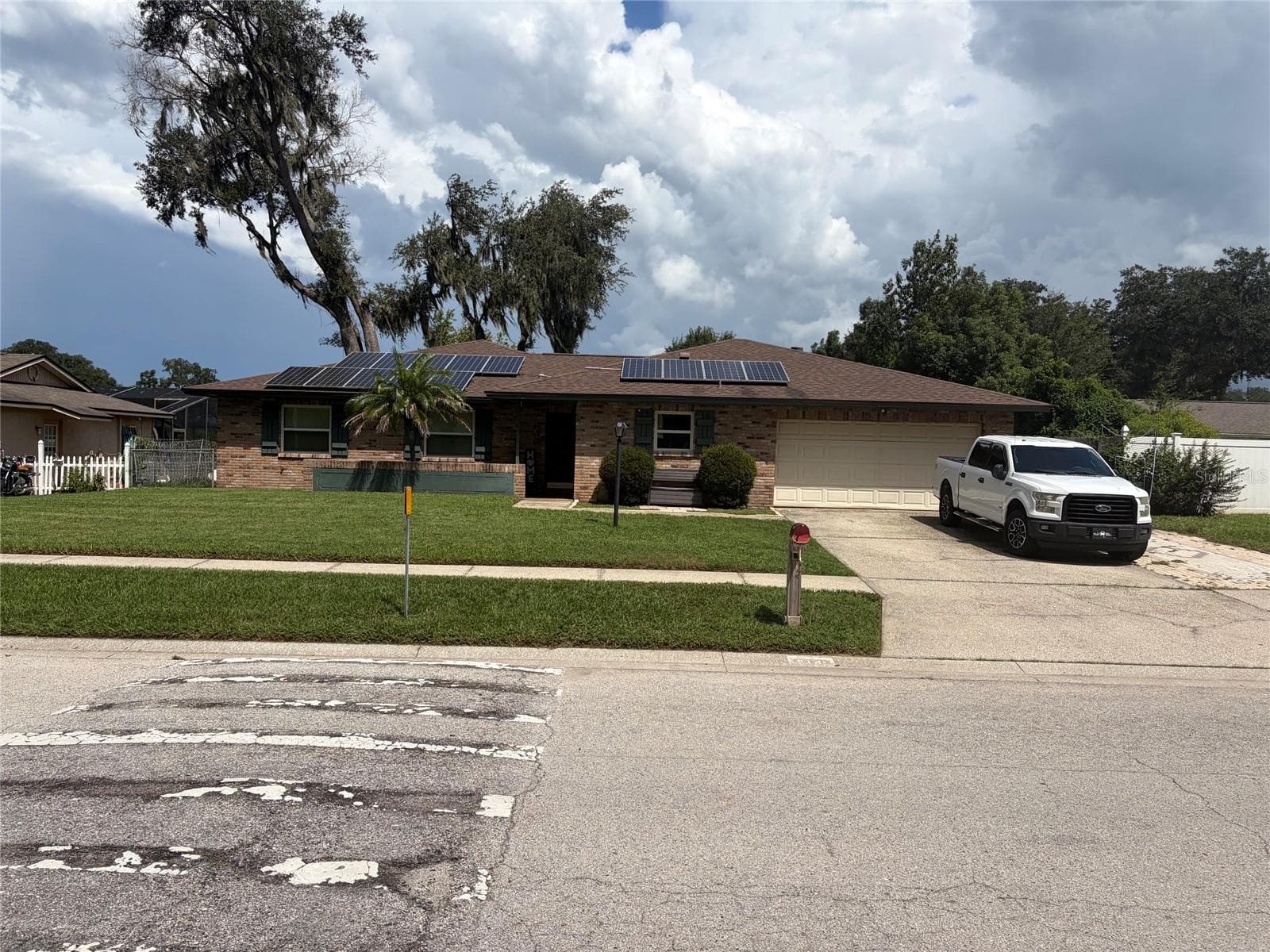 Single Family Residence at 814 SHANGRI LA DR, SEFFNER, photo 2 of 4