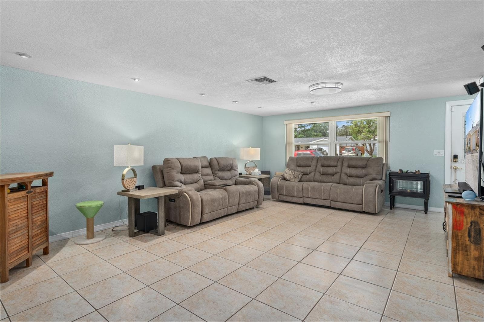 Single Family Residence at 5410 FLORA AVE, HOLIDAY, photo 14 of 55
