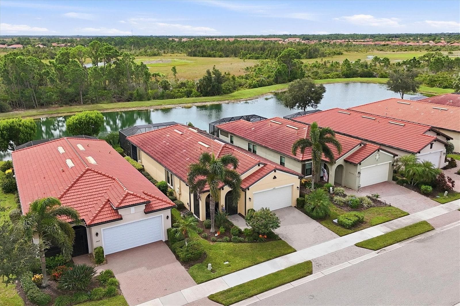 Single Family Residence at 10441 CROOKED CREEK DR, VENICE, photo 2 of 99