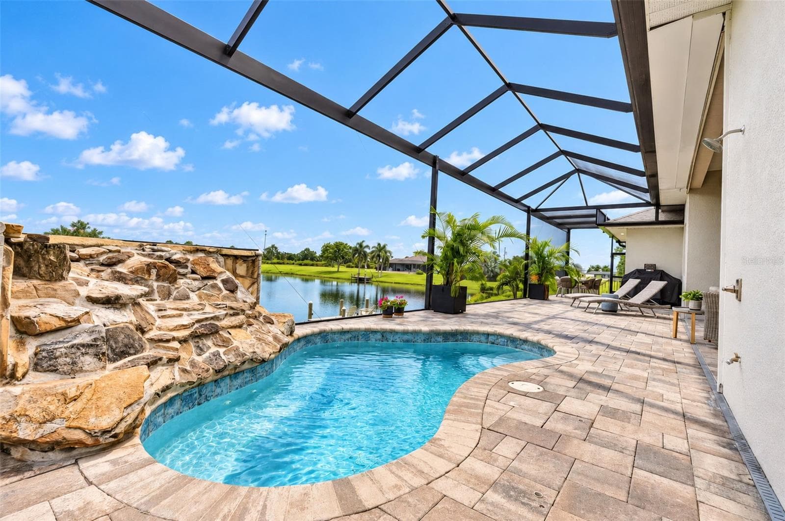 Heated pool with waterfall - 5 REEF CT, PLACIDA