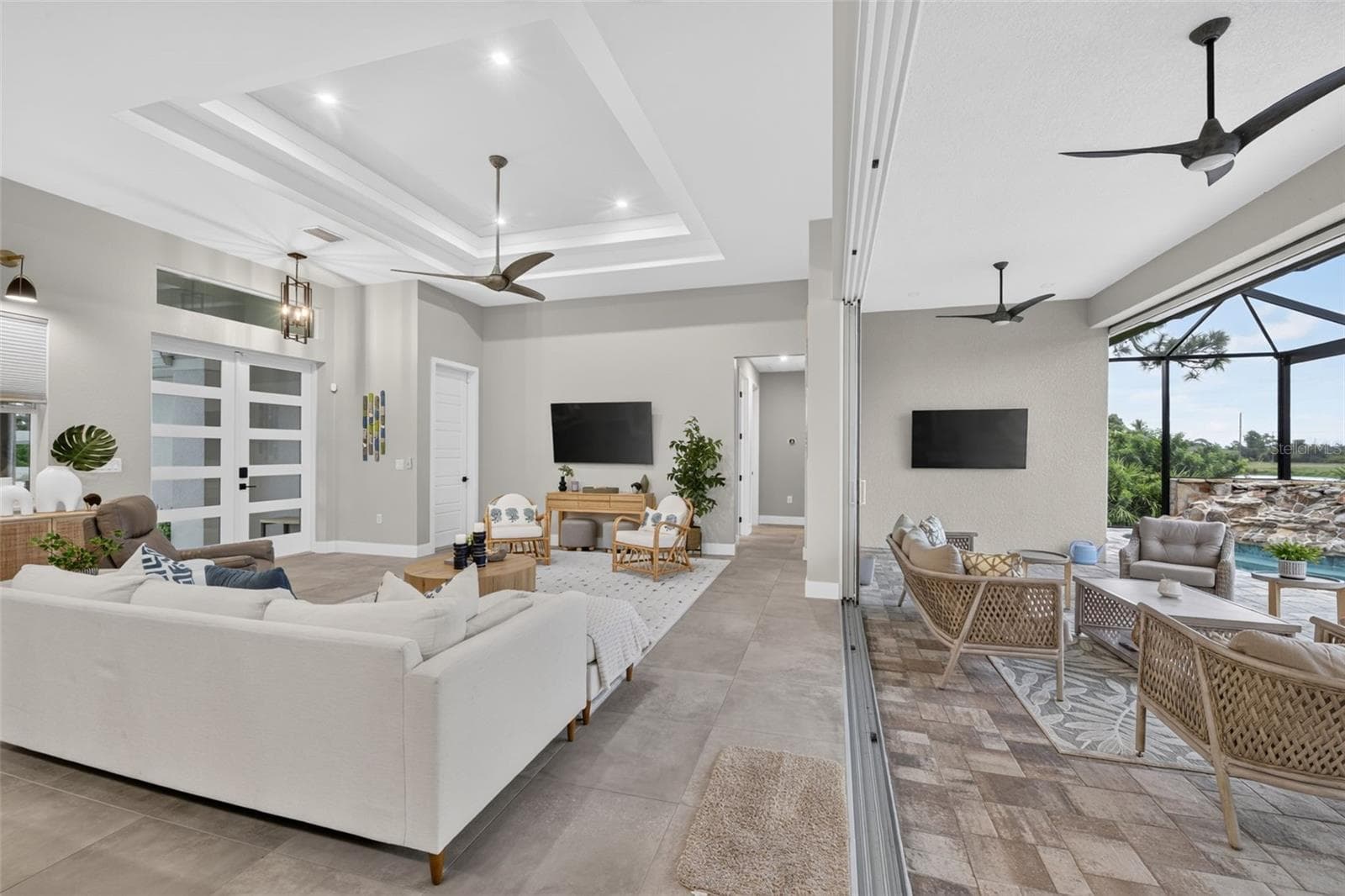 Indoor/outdoor living - 5 REEF CT, PLACIDA