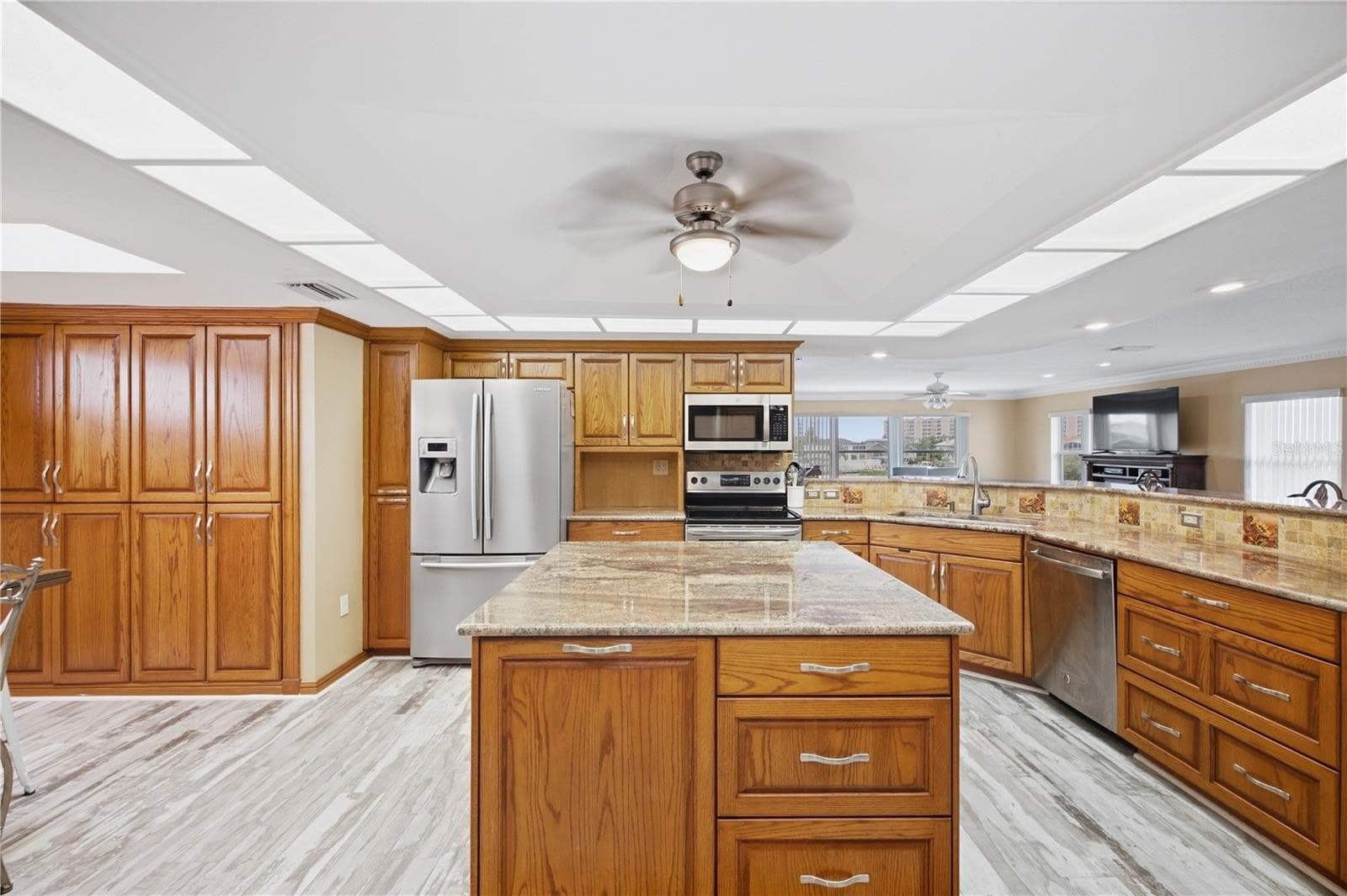 spectacular kitchen with real wood custom cabinets, tons of custom storage, and roll out drawers. - 6244 SPOONBILL DR, NEW PORT RICHEY